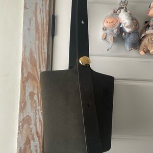 Loewe Medium Pebble Suede Bucket bag/Olive green